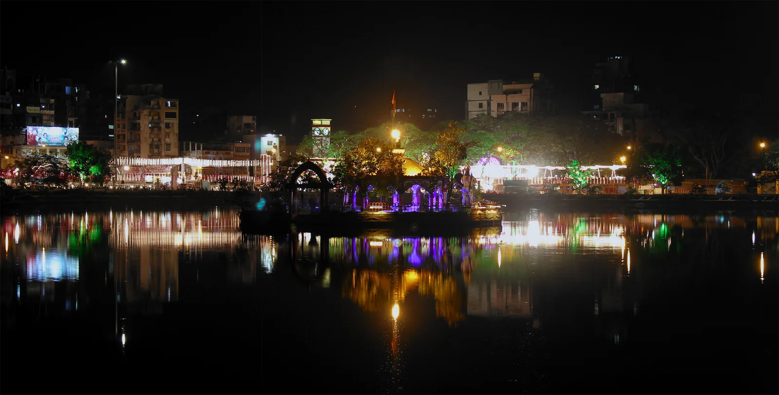 Talao Pali (Masunda Lake), Thane, lit up at night